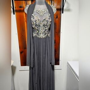 Gorgeous NWT Elizabeth K GLS Gray Lace and Sequin Long Dress with Scarf